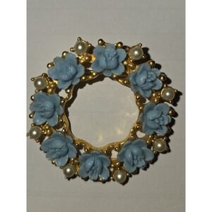 Retro Mid Century Blue Resin Flower‎ Circle Pin Wreath Blue Brooch Faux Pearls